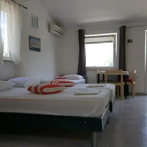 Apartment Viktor, Sali